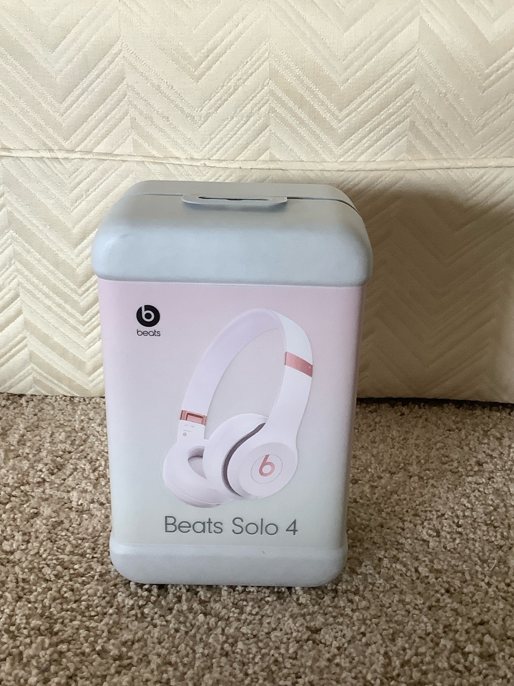 Beats by Dre Solo 4 White Headphones - Picture 2 of 8